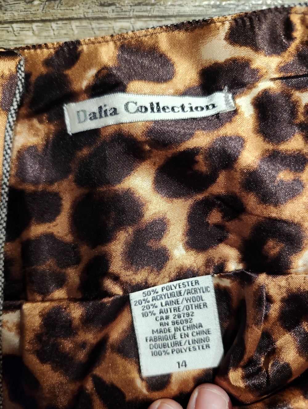 Dalia Collection Gray Pencil Skirt Size 14 | Tweed Look | Leopard Lining | Back - Picture 4 of 7